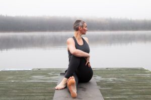 Yoga stilling kraftfuld sø natur
